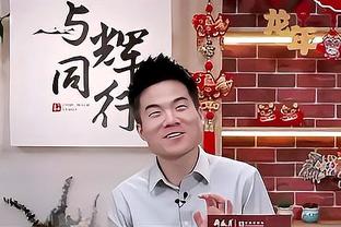 克罗斯分享贝林厄姆捧杯照：许多个中的第一个，继续飞翔吧